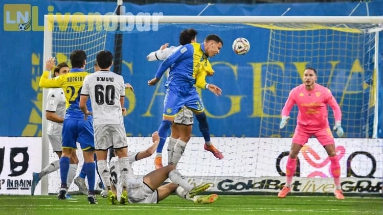 Carrarese mengalahkan Spezia dengan skor 3-1 dalam laga sengit. Simak jalannya pertandingan dan analisis lengkapnya.