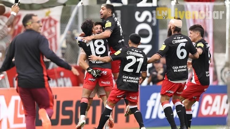 Estudiantes de Rio Cuarto bermain imbang 0-0 melawan San Martin Tucuman sebelum laga ditentukan lewat adu penalti. Simak jalannya pertandingan.